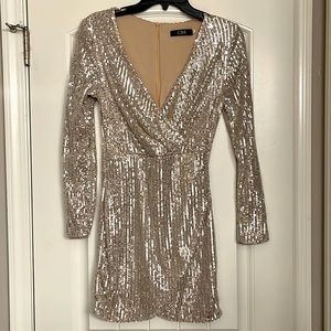 Long sleeve, champagne gold bodycon dress with v neck.